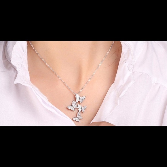 ❤️ STERLING SILVER (925) ZIRCON BUTTERFLY NECKLACE - Picture 6 of 8